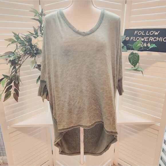 We The Free Tops - WE THE FREE OVERSIZED V NECK GREEN SIZE MEDIUM